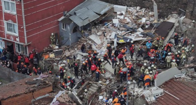 İstanbul Fatih’te İki Bina Çöktü