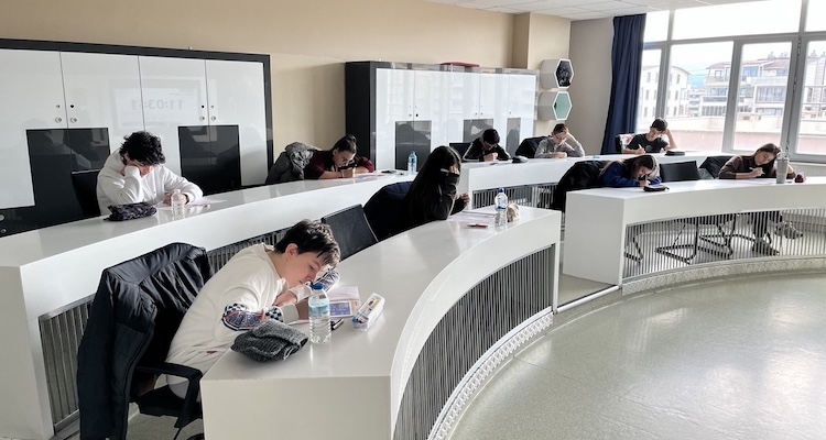 MEB, LGS Sınav Tarihini Değiştirdi: 13 Haziran Cumartesi Günü Yapılacak