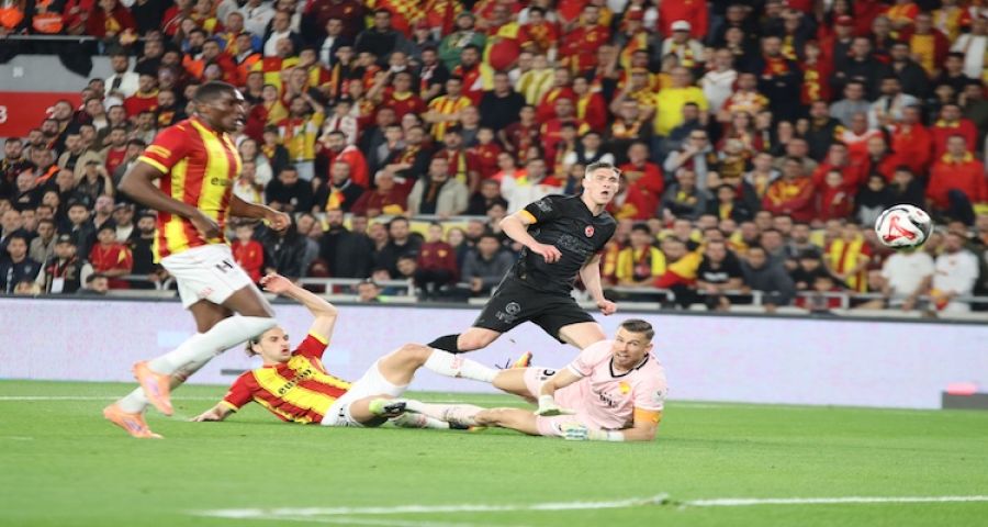 Galatasaray, Göztepe'yi 3-1 Yenmeyi Başararak Şampiyonluk Yolunda Avantaj Sağladı