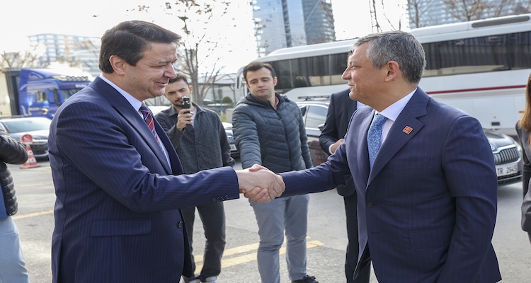 Özel’den Seçim Resti: "Her Şeyi Yapmaya Devam Edeceğiz!"