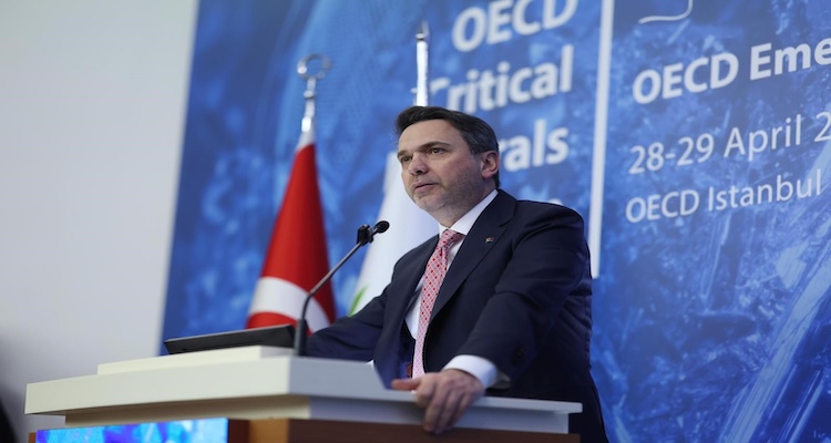 Bayraktar’dan Kritik Mineraller Vurgusu