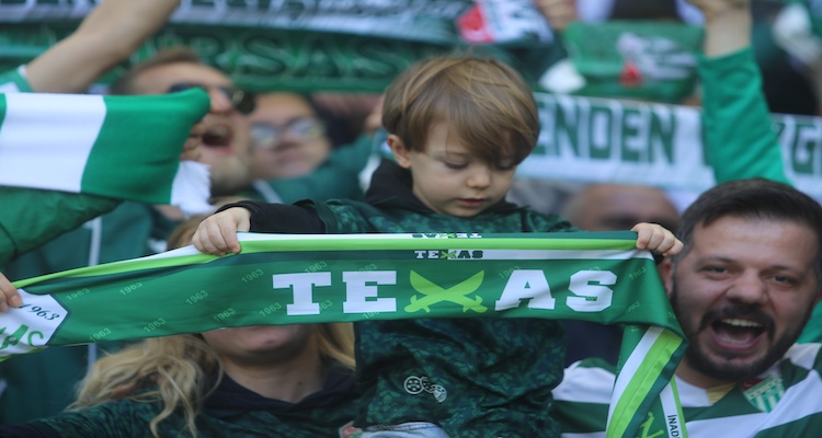 Bursaspor Trendyol 1.Lig'e Yükselerek Büyük Sevinç Yaşadı