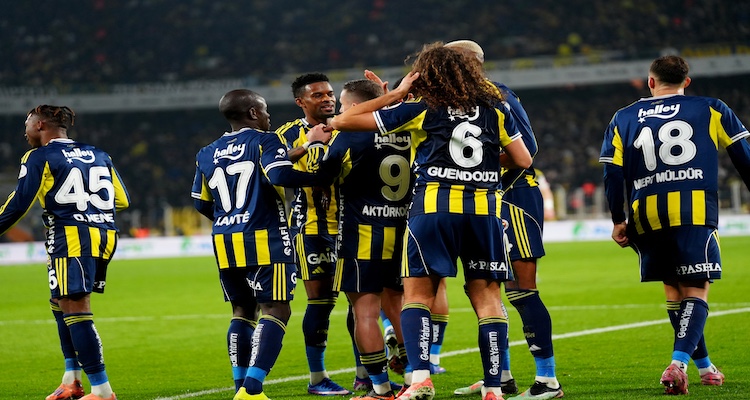 Fenerbahçe Zirve İçin Beşiktaş'ı Yenmek Zorunda