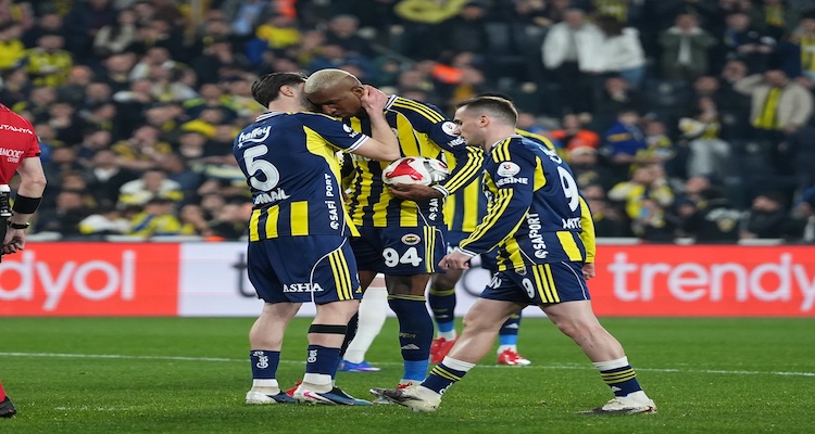 Fenerbahçede Galatasaray Derbisi Öncesi Moraller Bozuldu