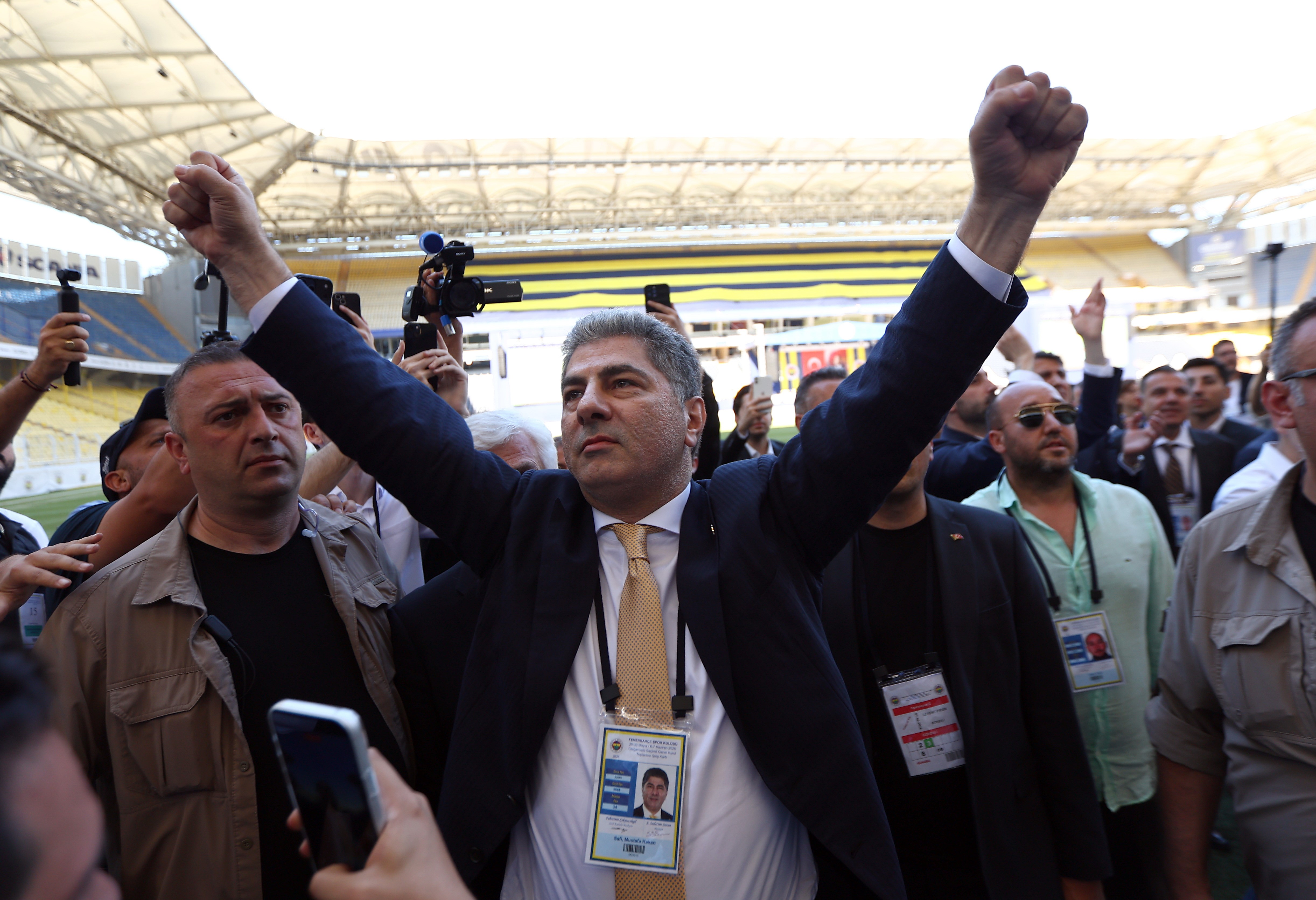 Hakan Safi: "Gençliğim, Enerjim, Servetim, Her şeyim Fenerbahçe'me Feda Olsun"